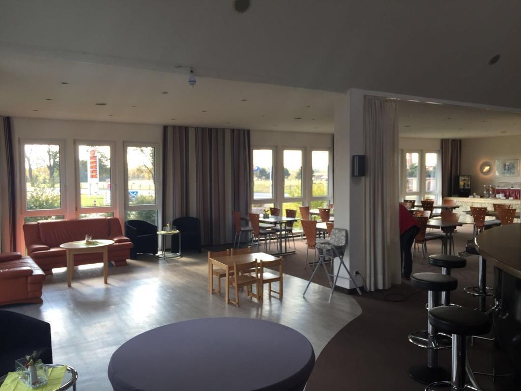 Ak 1 Hotel Ducherow Extérieur photo